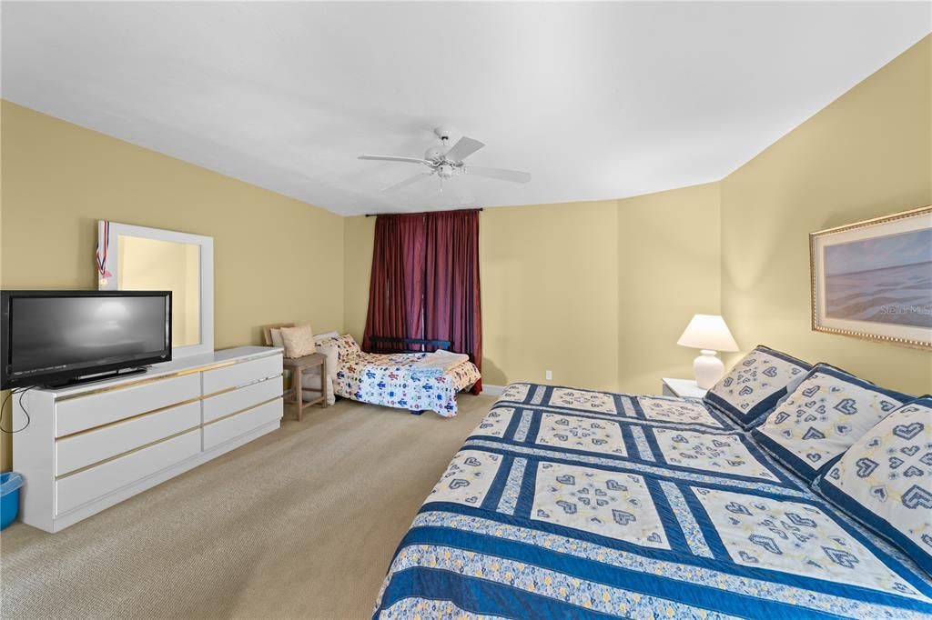 For Sale: $569,000 (3 beds, 3 baths, 2065 Square Feet)