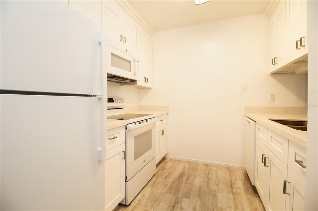 For Sale: $155,000 (1 beds, 1 baths, 660 Square Feet)
