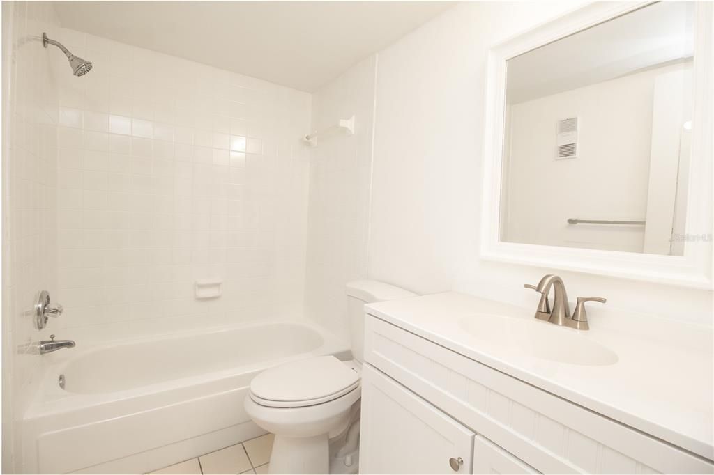 For Sale: $155,000 (1 beds, 1 baths, 660 Square Feet)