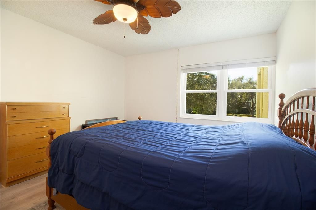 For Sale: $155,000 (1 beds, 1 baths, 660 Square Feet)