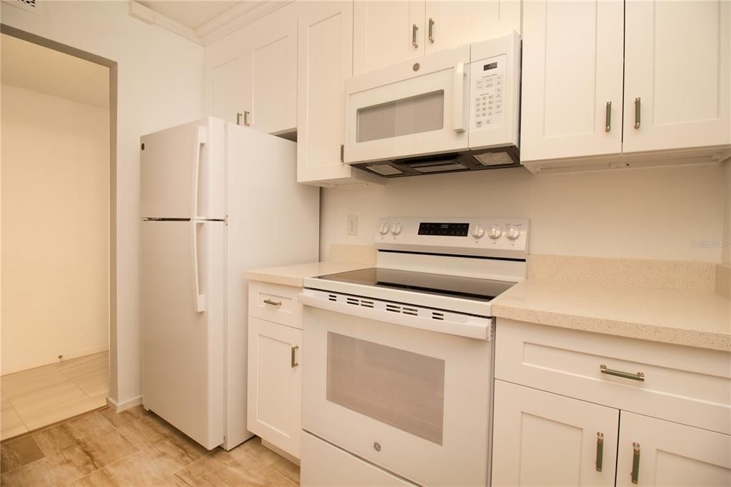 For Sale: $155,000 (1 beds, 1 baths, 660 Square Feet)