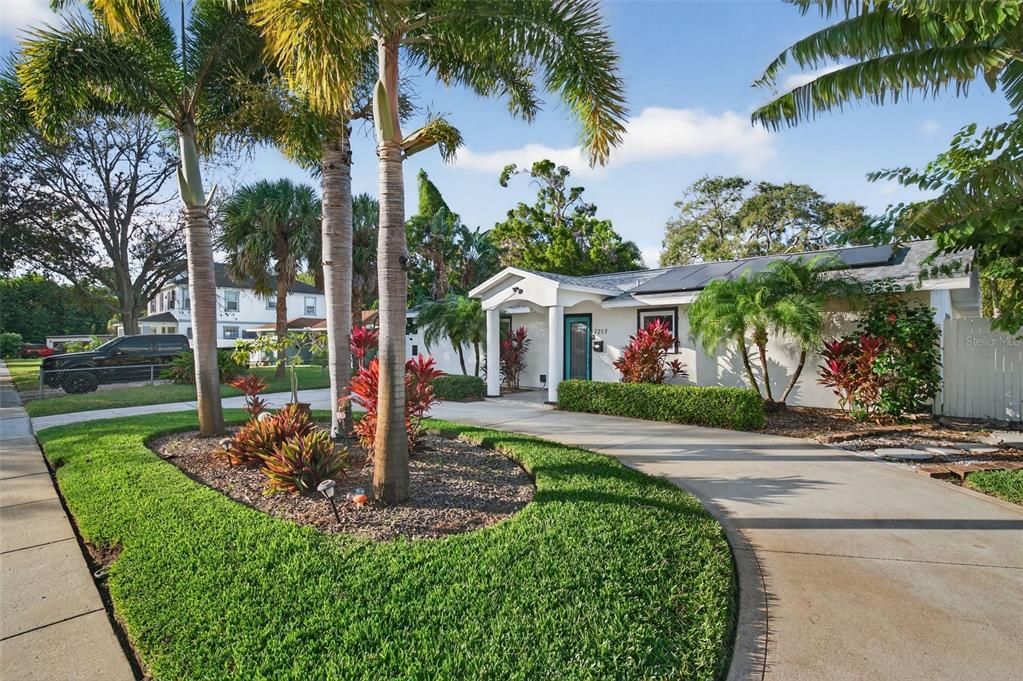 For Sale: $500,000 (4 beds, 2 baths, 1614 Square Feet)