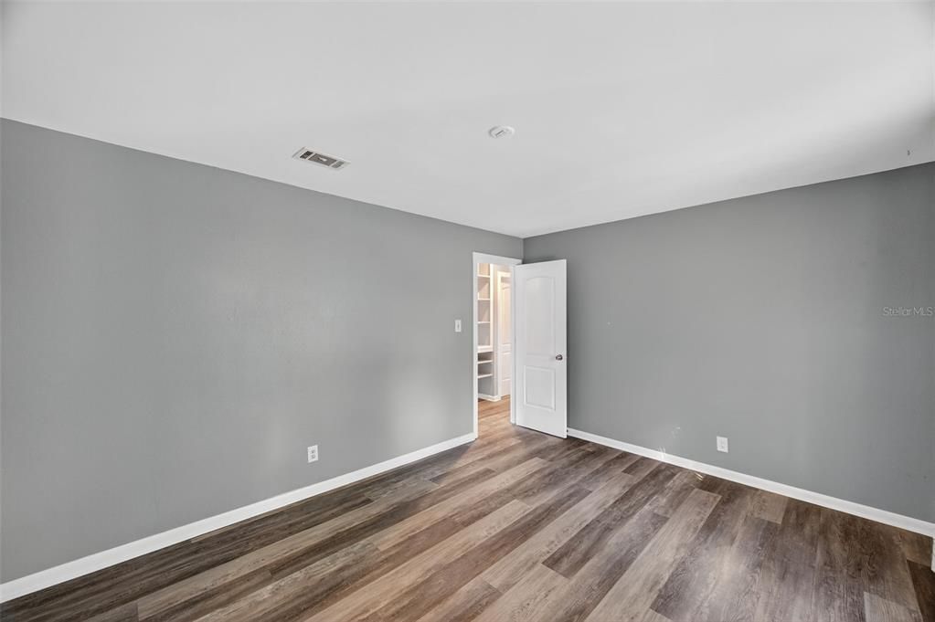 For Sale: $500,000 (4 beds, 2 baths, 1614 Square Feet)