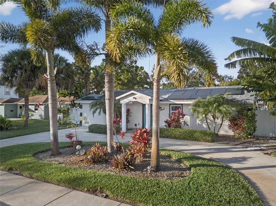 For Sale: $500,000 (4 beds, 2 baths, 1614 Square Feet)