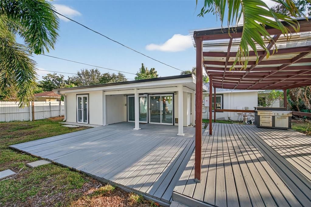 For Sale: $500,000 (4 beds, 2 baths, 1614 Square Feet)