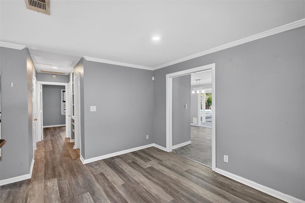 For Sale: $500,000 (4 beds, 2 baths, 1614 Square Feet)