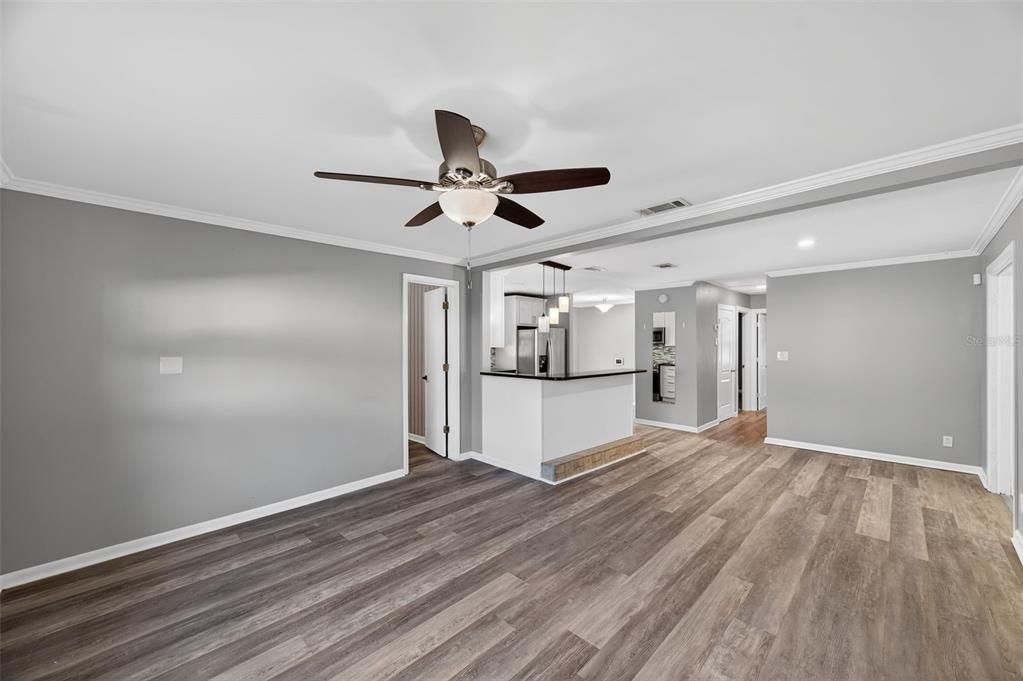 For Sale: $500,000 (4 beds, 2 baths, 1614 Square Feet)