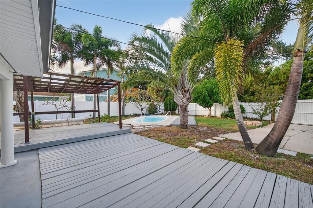 For Sale: $500,000 (4 beds, 2 baths, 1614 Square Feet)