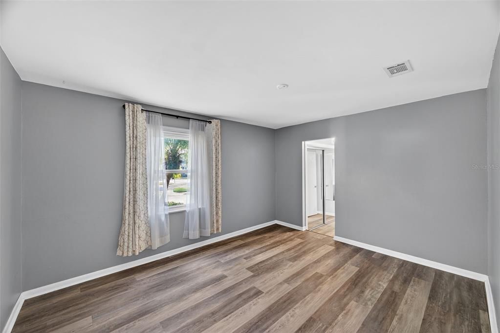 For Sale: $500,000 (4 beds, 2 baths, 1614 Square Feet)