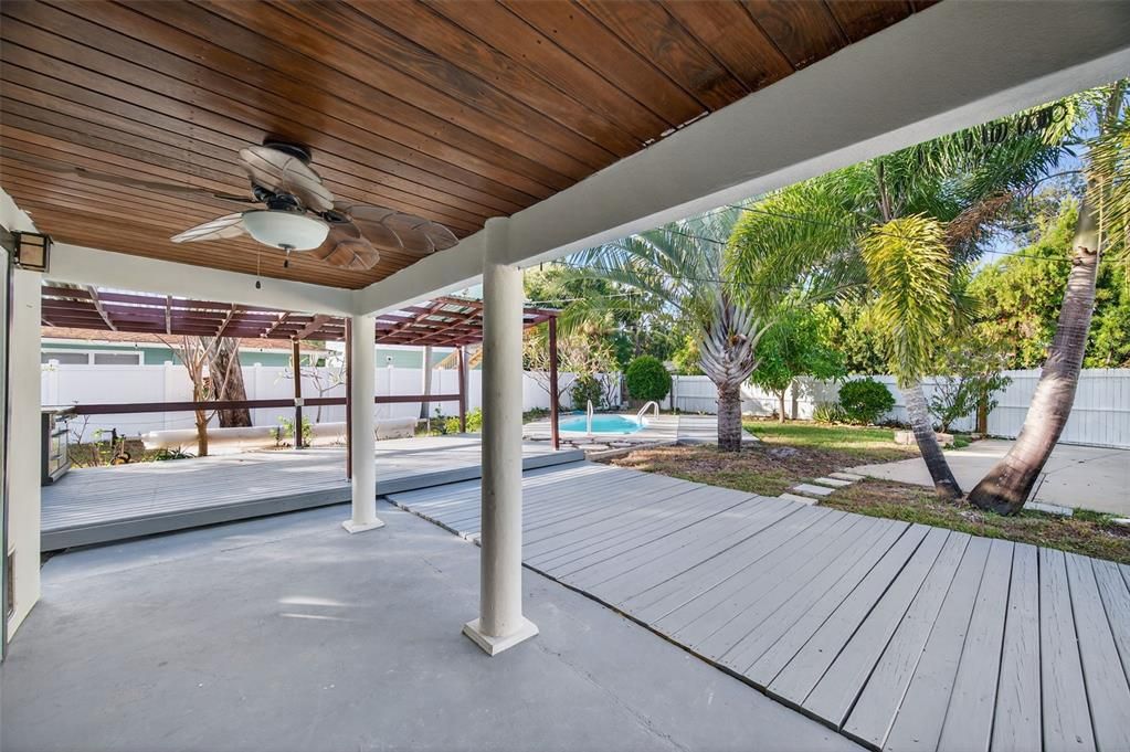 For Sale: $500,000 (4 beds, 2 baths, 1614 Square Feet)