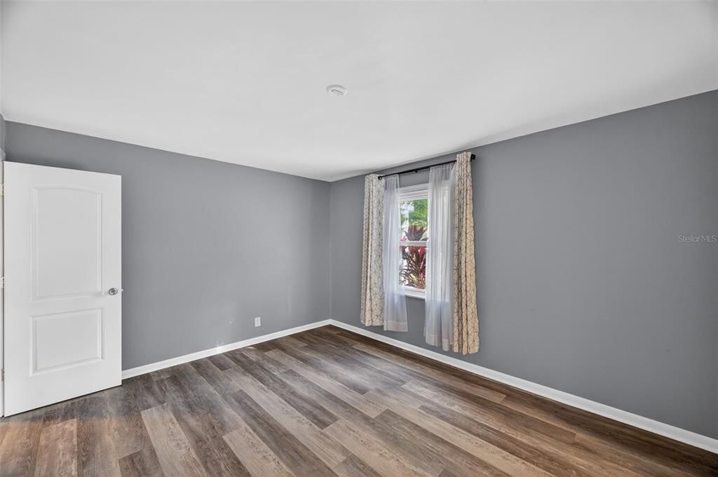 For Sale: $500,000 (4 beds, 2 baths, 1614 Square Feet)