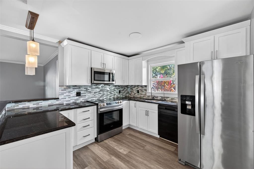 For Sale: $500,000 (4 beds, 2 baths, 1614 Square Feet)