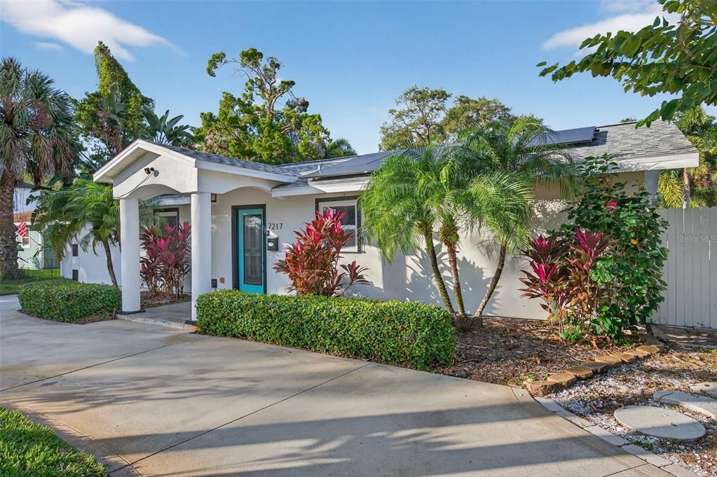 For Sale: $500,000 (4 beds, 2 baths, 1614 Square Feet)