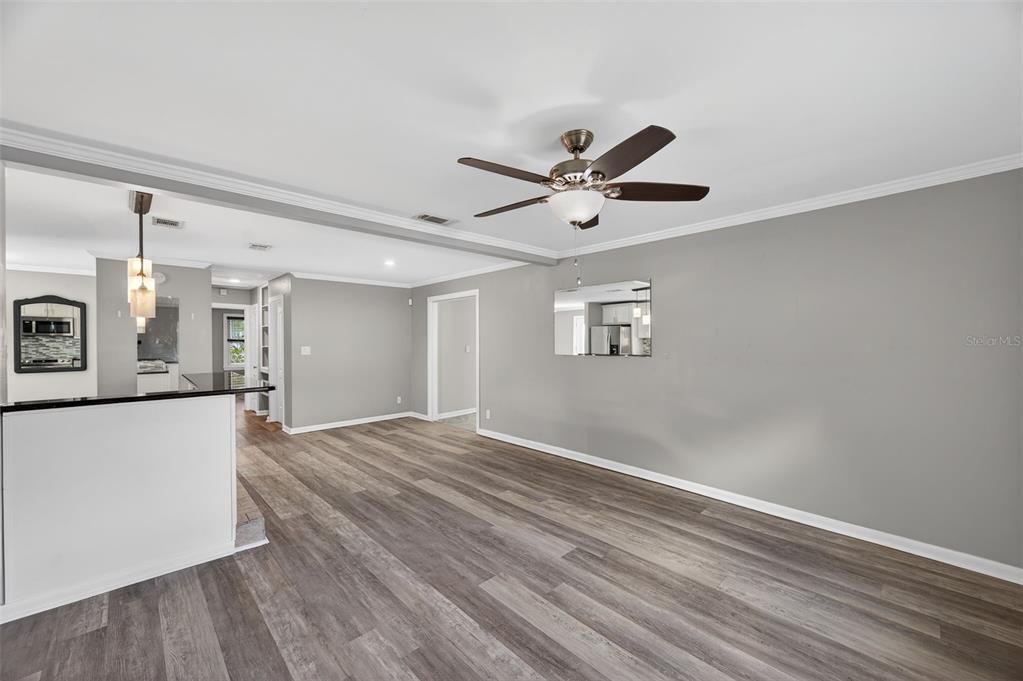 For Sale: $500,000 (4 beds, 2 baths, 1614 Square Feet)