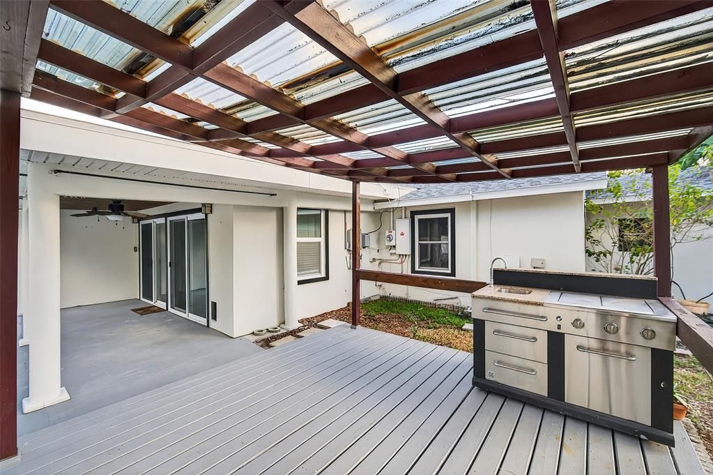 For Sale: $500,000 (4 beds, 2 baths, 1614 Square Feet)