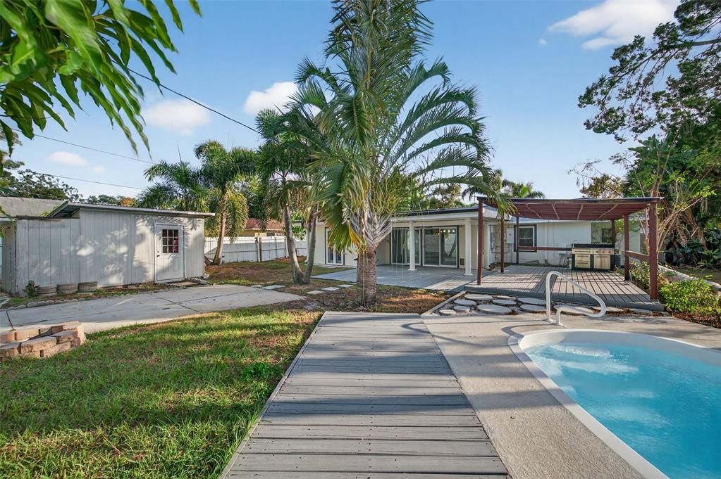 For Sale: $500,000 (4 beds, 2 baths, 1614 Square Feet)