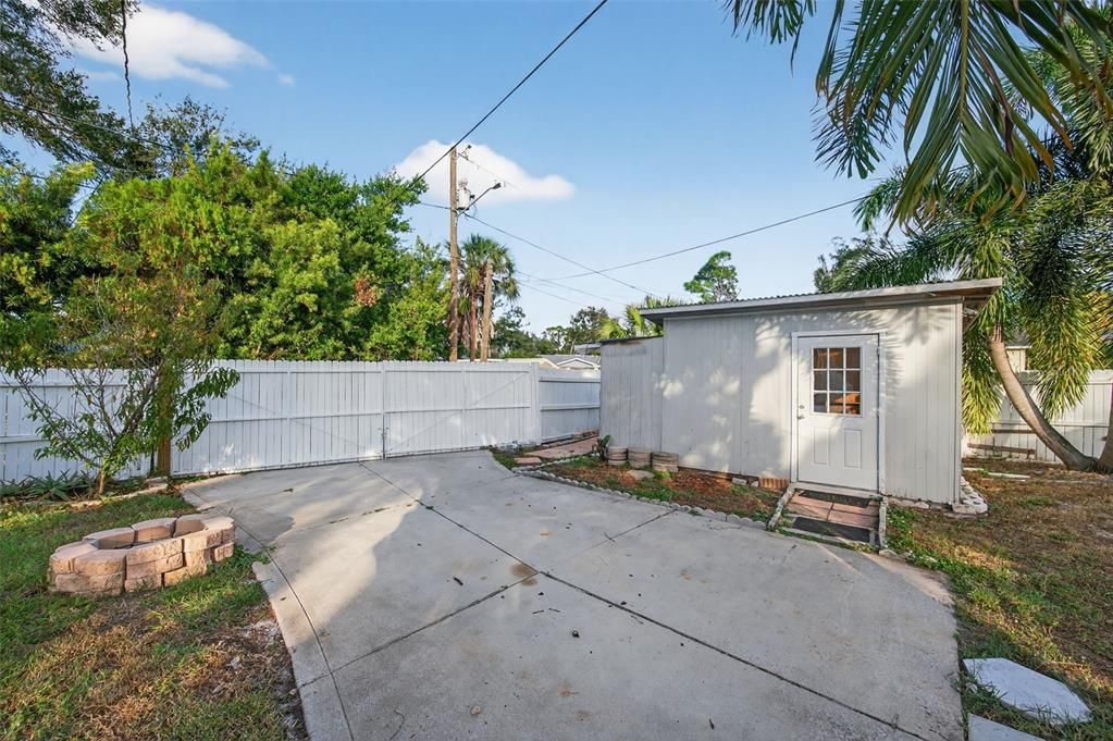 For Sale: $500,000 (4 beds, 2 baths, 1614 Square Feet)