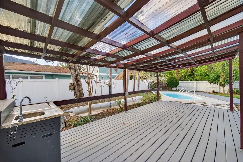 For Sale: $500,000 (4 beds, 2 baths, 1614 Square Feet)