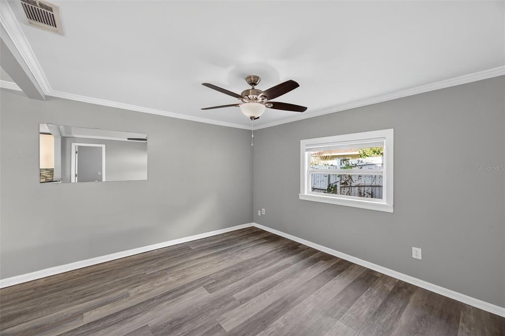 For Sale: $500,000 (4 beds, 2 baths, 1614 Square Feet)