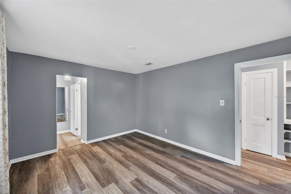 For Sale: $500,000 (4 beds, 2 baths, 1614 Square Feet)