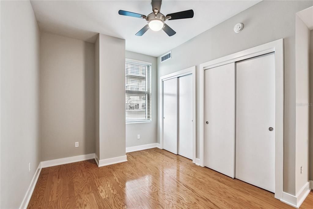 For Sale: $379,000 (2 beds, 1 baths, 1050 Square Feet)