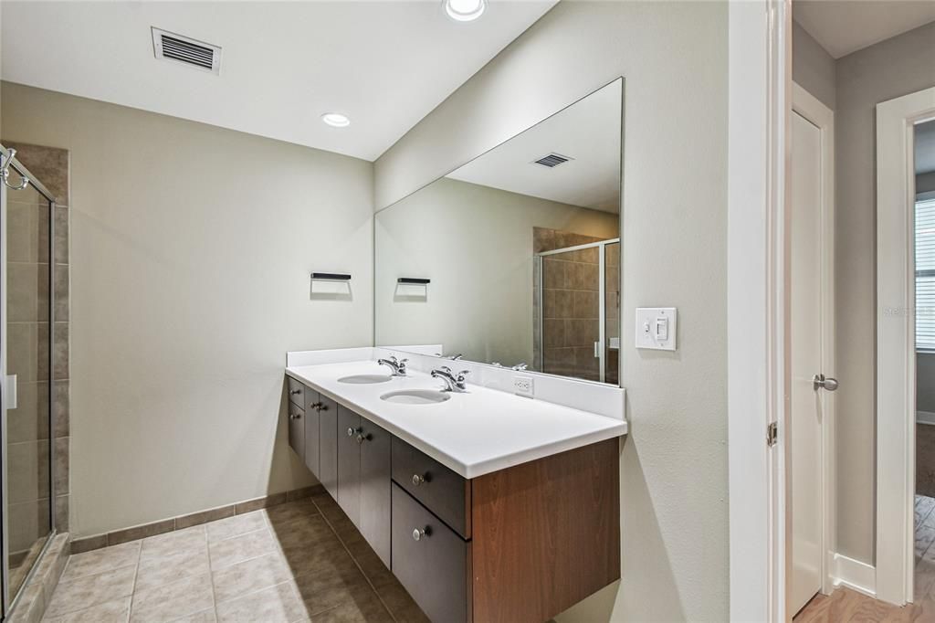 For Sale: $379,000 (2 beds, 1 baths, 1050 Square Feet)