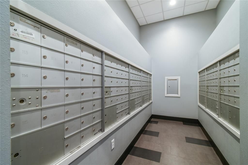 For Sale: $379,000 (2 beds, 1 baths, 1050 Square Feet)