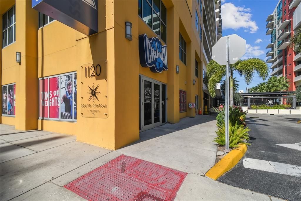 For Sale: $379,000 (2 beds, 1 baths, 1050 Square Feet)