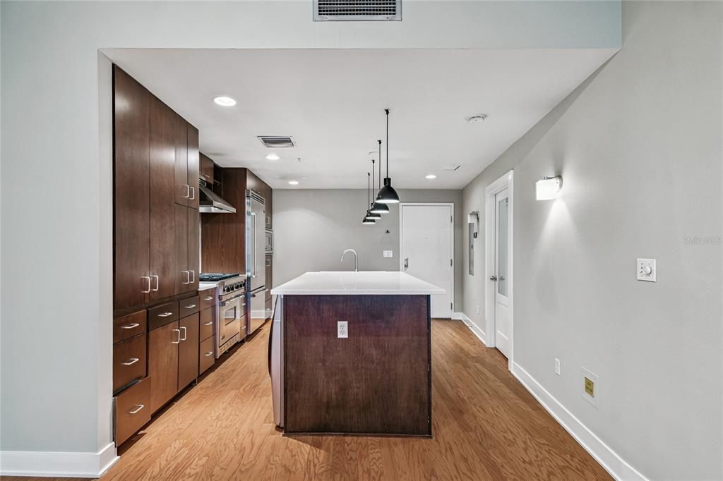 For Sale: $379,000 (2 beds, 1 baths, 1050 Square Feet)