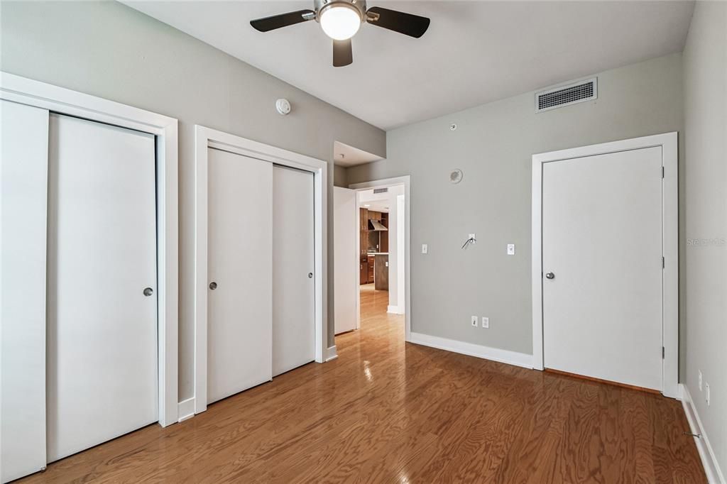 For Sale: $379,000 (2 beds, 1 baths, 1050 Square Feet)