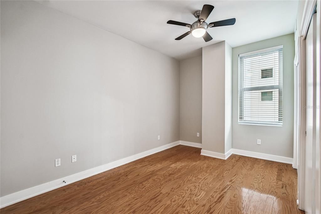 For Sale: $379,000 (2 beds, 1 baths, 1050 Square Feet)