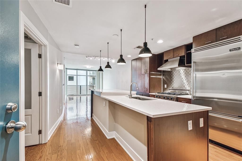 For Sale: $379,000 (2 beds, 1 baths, 1050 Square Feet)