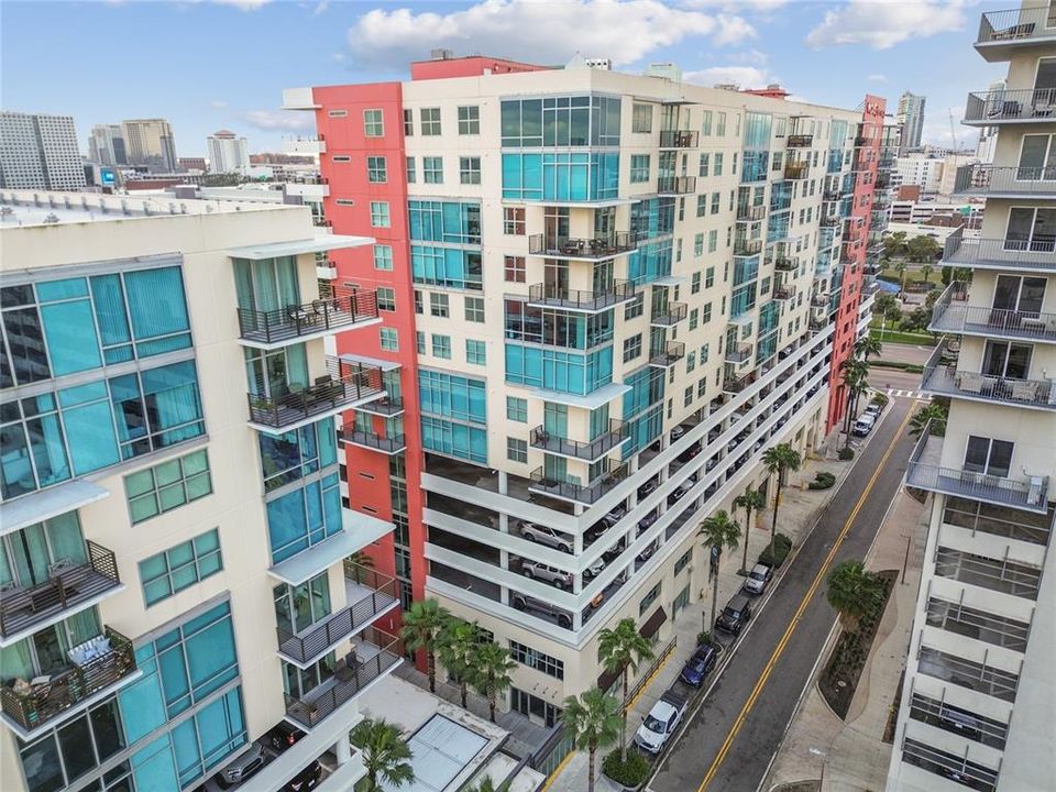 For Sale: $379,000 (2 beds, 1 baths, 1050 Square Feet)