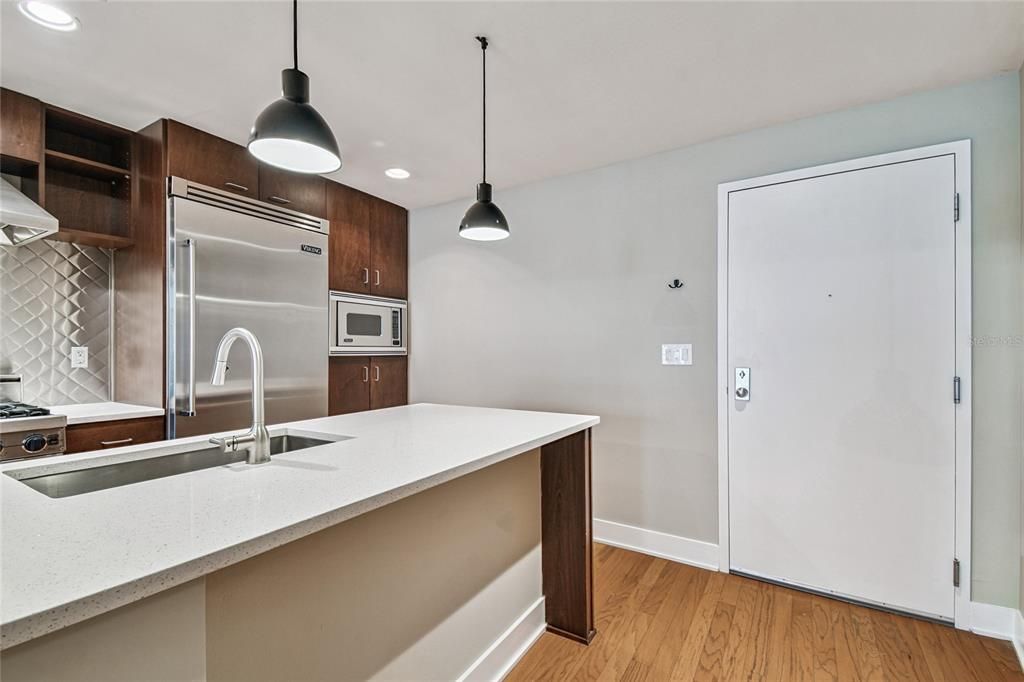 For Sale: $379,000 (2 beds, 1 baths, 1050 Square Feet)