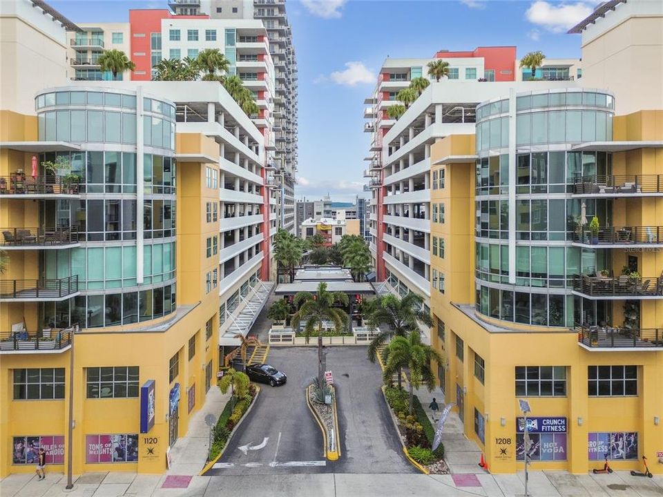 For Sale: $379,000 (2 beds, 1 baths, 1050 Square Feet)