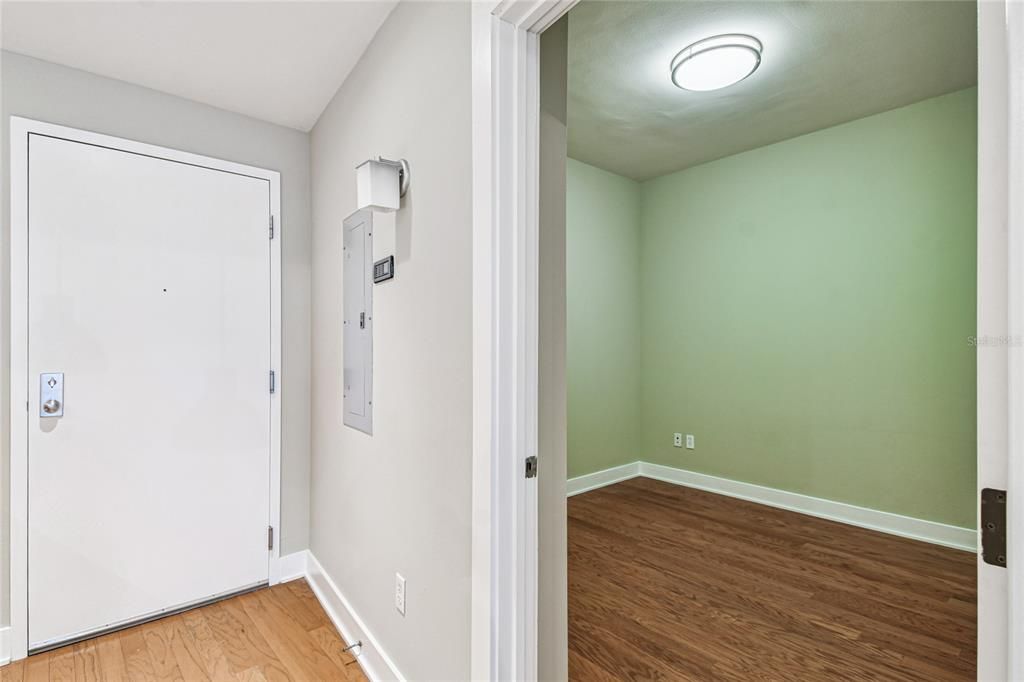 For Sale: $379,000 (2 beds, 1 baths, 1050 Square Feet)