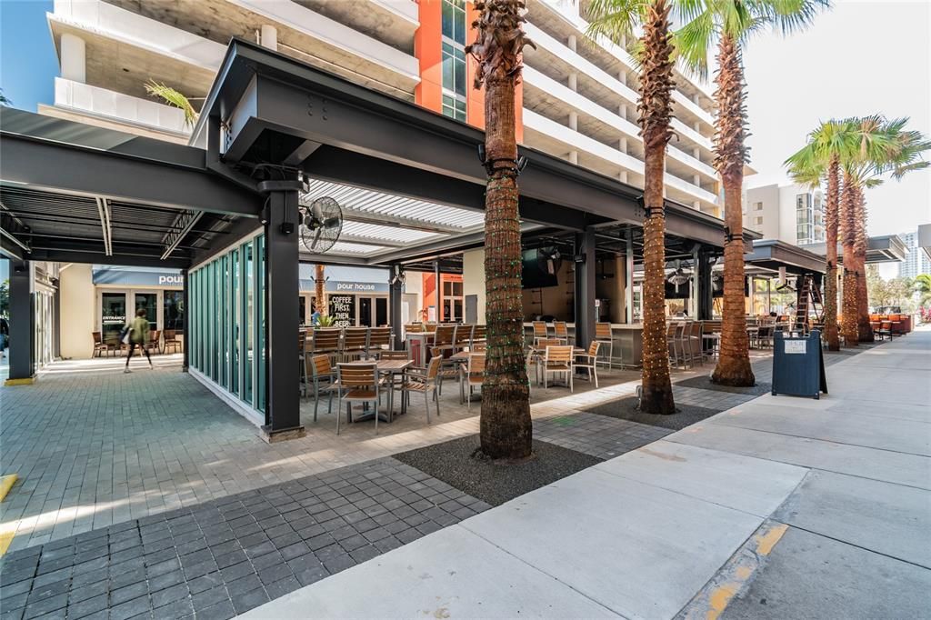 For Sale: $379,000 (2 beds, 1 baths, 1050 Square Feet)