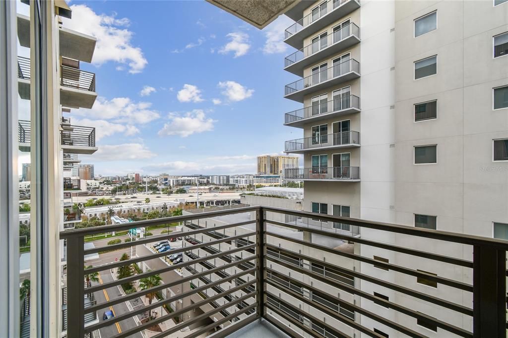 For Sale: $379,000 (2 beds, 1 baths, 1050 Square Feet)