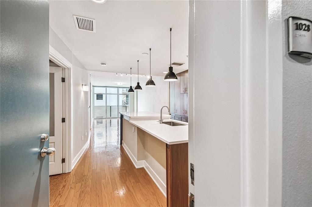 For Sale: $379,000 (2 beds, 1 baths, 1050 Square Feet)