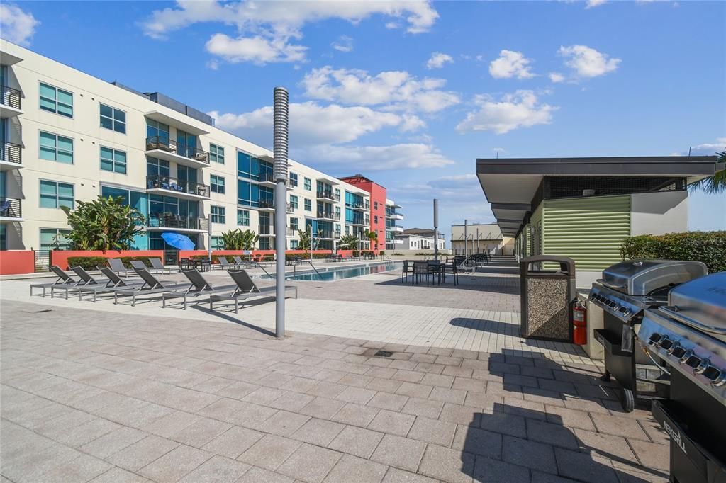 For Sale: $379,000 (2 beds, 1 baths, 1050 Square Feet)