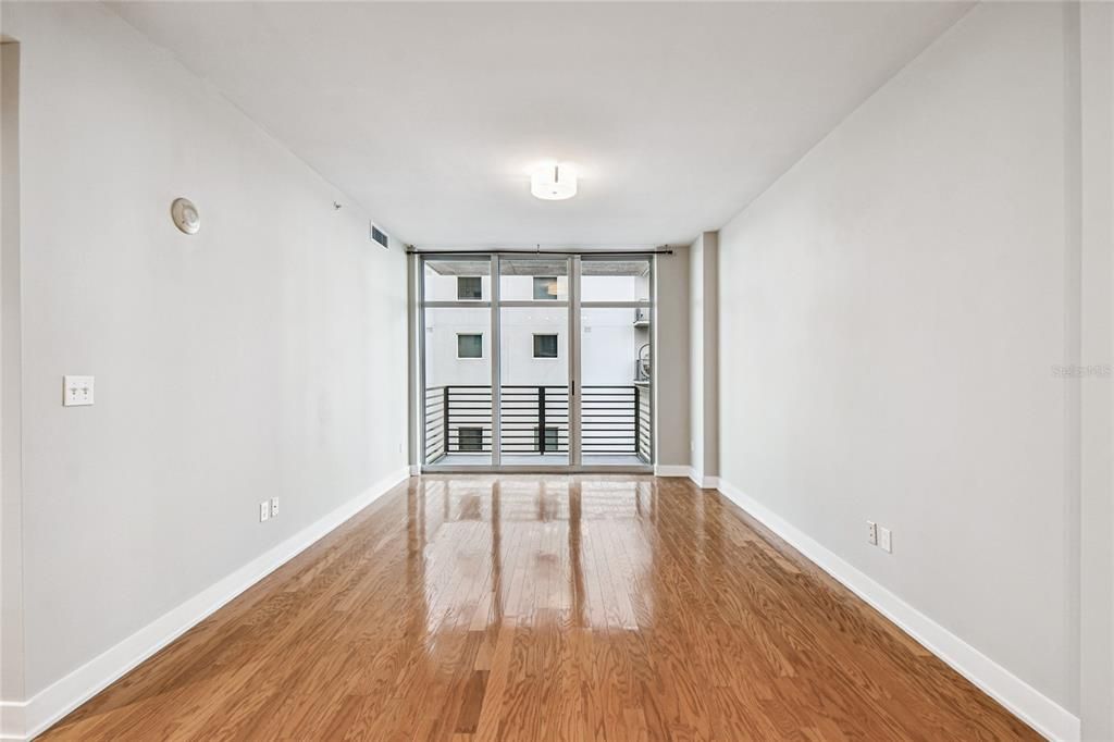 For Sale: $379,000 (2 beds, 1 baths, 1050 Square Feet)