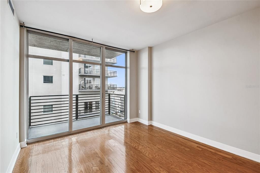 For Sale: $379,000 (2 beds, 1 baths, 1050 Square Feet)