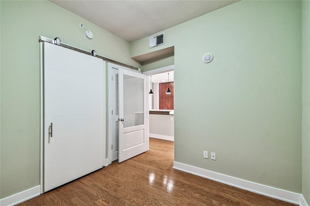 For Sale: $379,000 (2 beds, 1 baths, 1050 Square Feet)