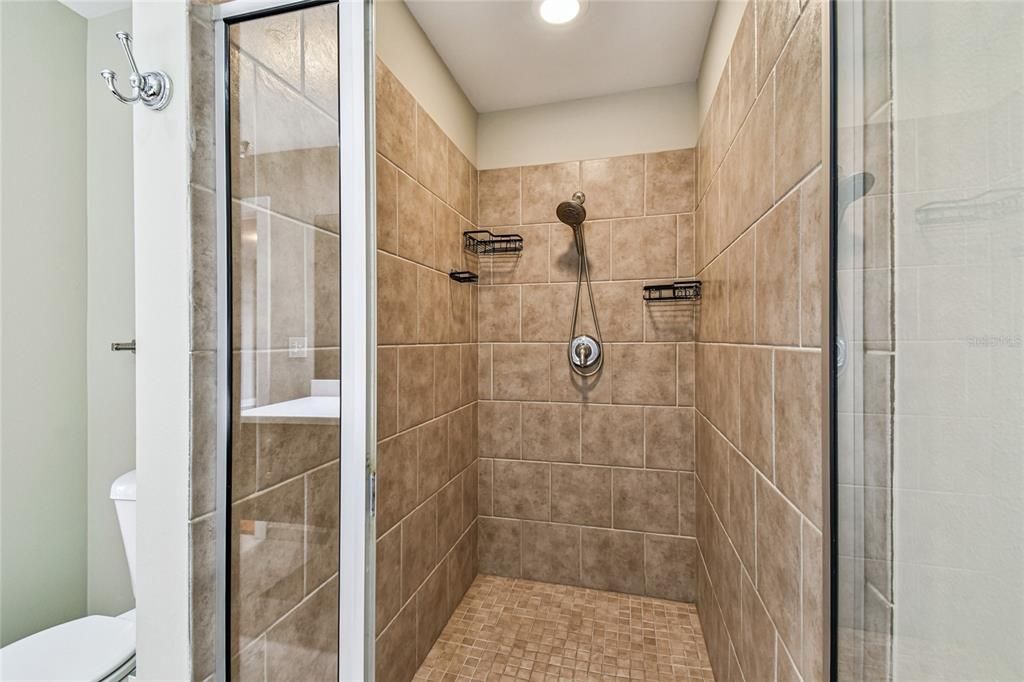 For Sale: $379,000 (2 beds, 1 baths, 1050 Square Feet)