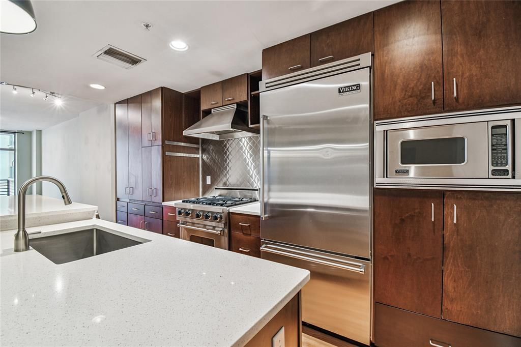 For Sale: $379,000 (2 beds, 1 baths, 1050 Square Feet)