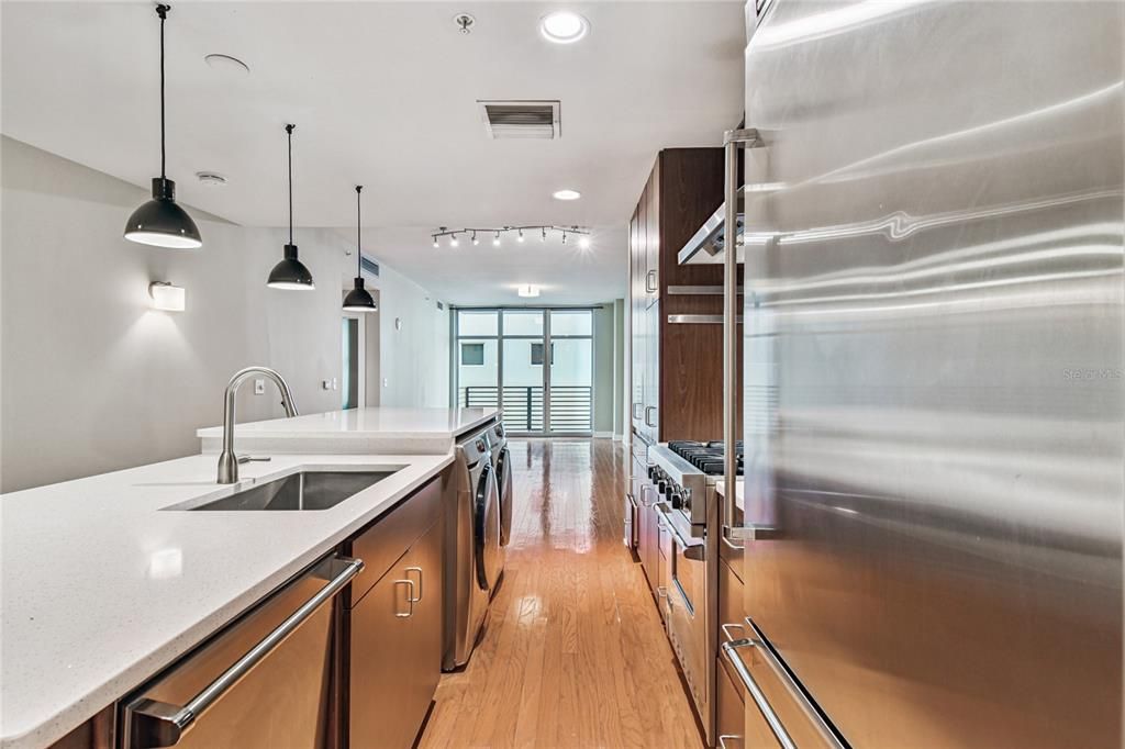 For Sale: $379,000 (2 beds, 1 baths, 1050 Square Feet)