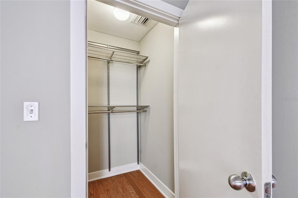 For Sale: $379,000 (2 beds, 1 baths, 1050 Square Feet)