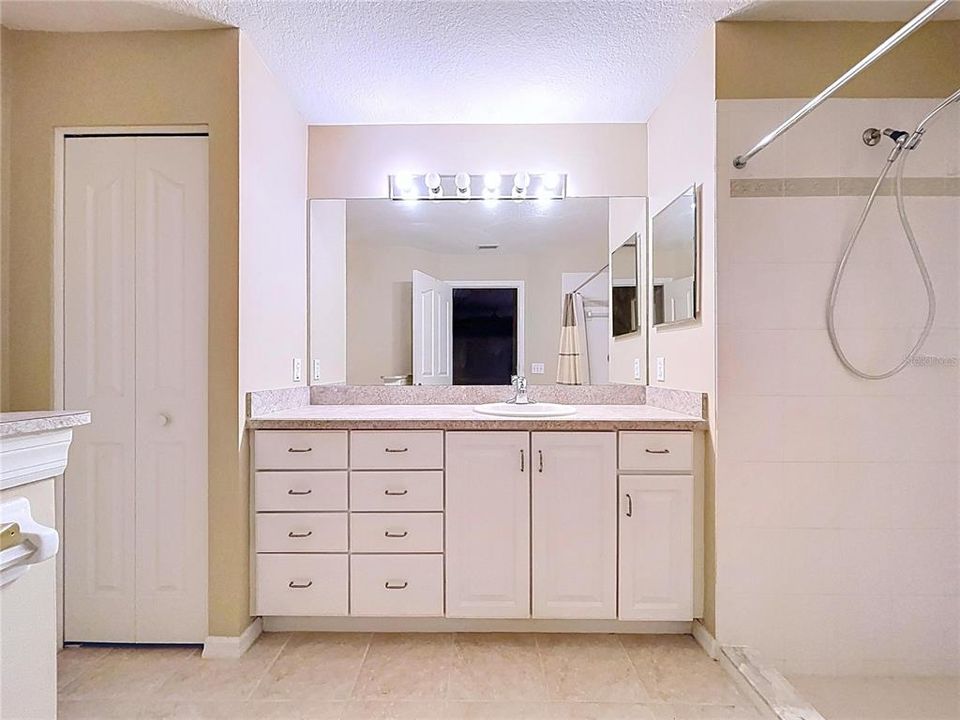 For Sale: $265,000 (2 beds, 2 baths, 1642 Square Feet)