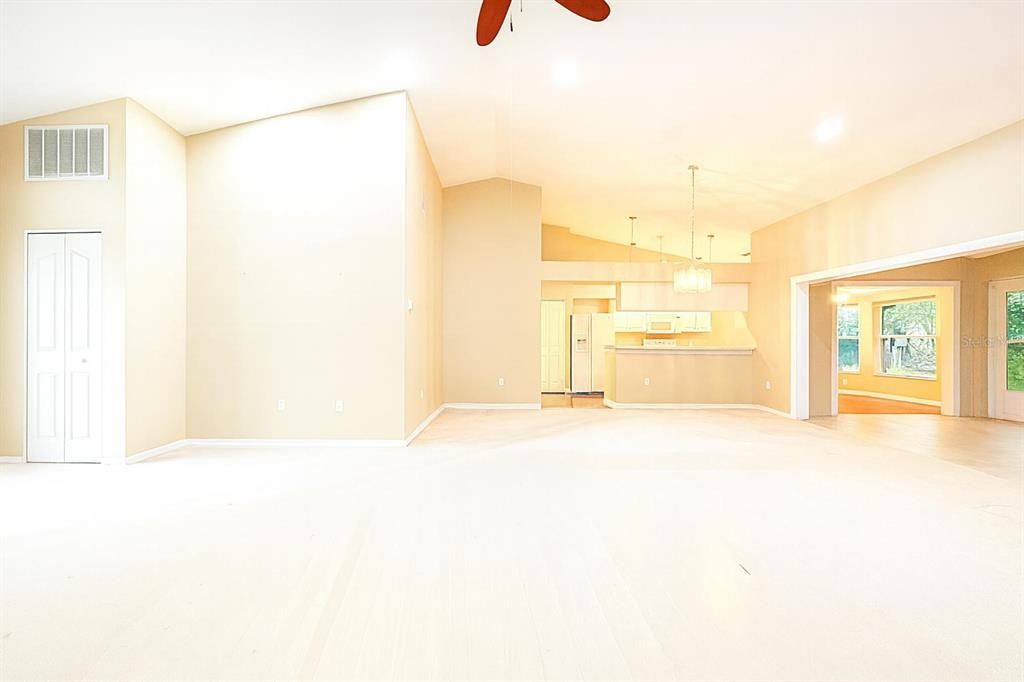 For Sale: $265,000 (2 beds, 2 baths, 1642 Square Feet)