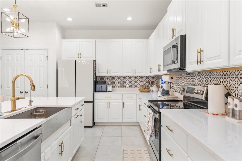 For Sale: $419,000 (4 beds, 2 baths, 2094 Square Feet)